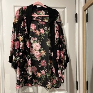 Guess Silk Like Black / Pink Floral Komono